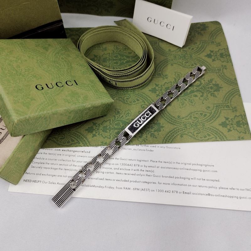 G*u*i bracelets